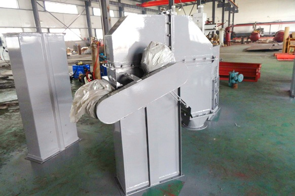 Bulk material transport bucket elevator 