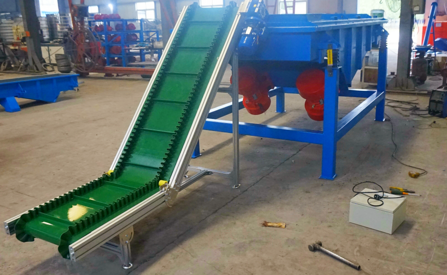 Bulk granular material belt conveyor