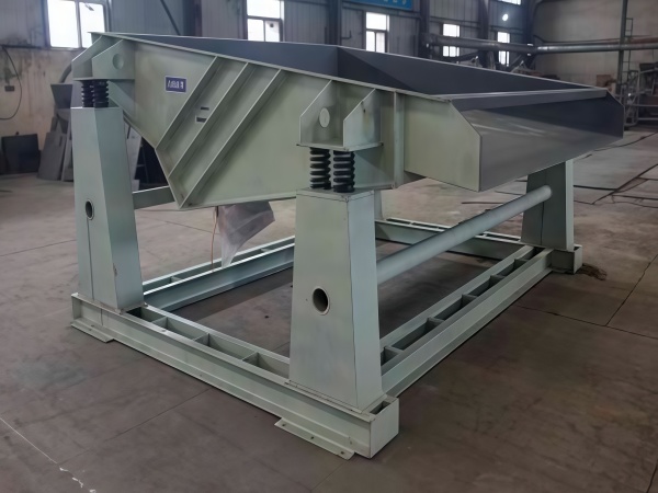 Iron ore vibrating feeder