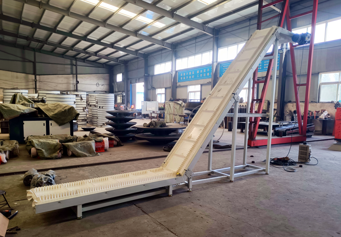 What is the application of climbing belt conveyor?