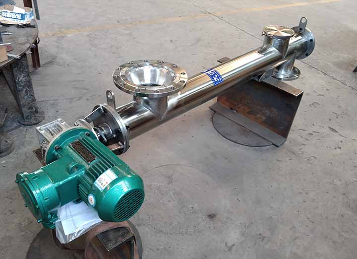 How to Prevent Auger Conveyor Clogging