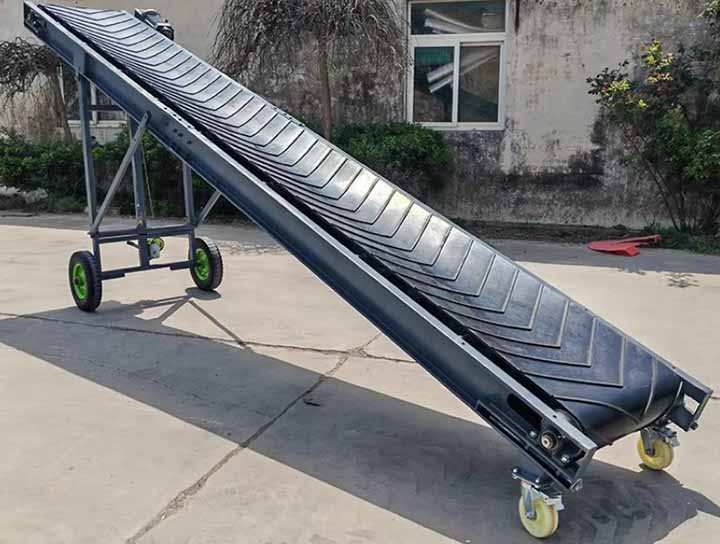 Chevron industrial conveyor belt