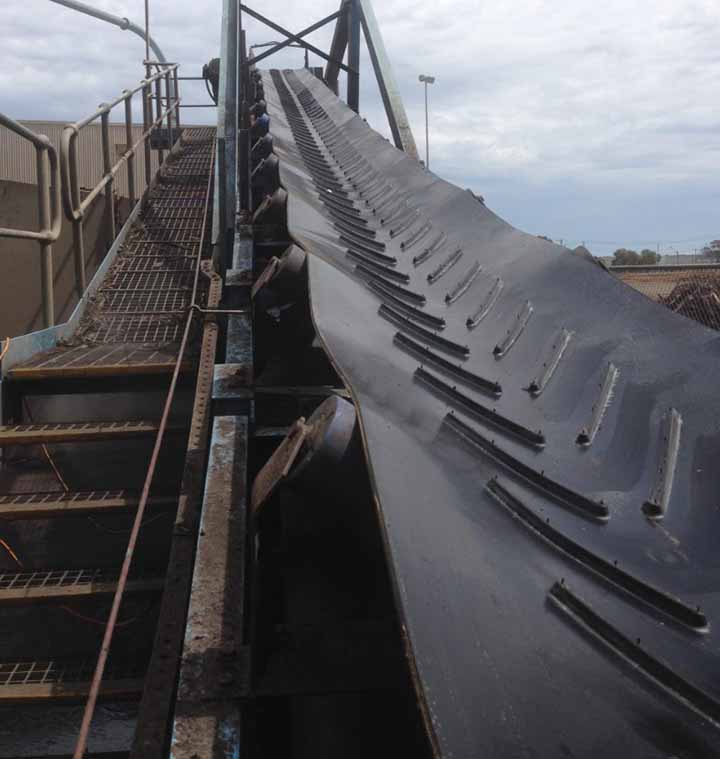 Chevron industrial conveyor belt