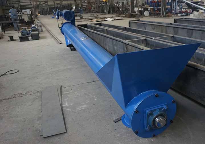 Tubular screw conveyor