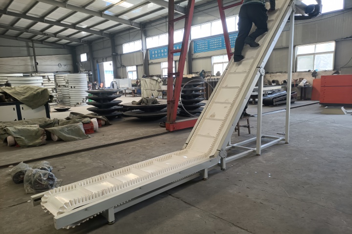 Industrial Conveyor Belts: A Selection Guide